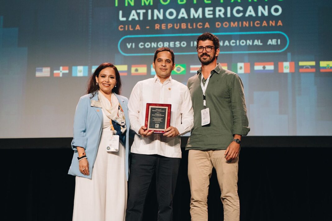 Claudia Diaz, Alberto Bogaert y Alejandro Escudero